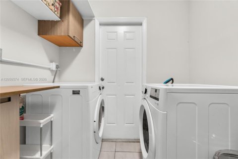 House in Fort Lauderdale, Florida 3 bedrooms, 98.76 sq.m. № 2276013 - photo 23