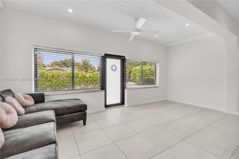 House in Fort Lauderdale, Florida 3 bedrooms, 98.76 sq.m. № 2276013 - photo 8