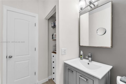 House in Fort Lauderdale, Florida 3 bedrooms, 98.76 sq.m. № 2276013 - photo 17