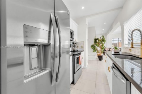 House in Fort Lauderdale, Florida 3 bedrooms, 98.76 sq.m. № 2276013 - photo 12
