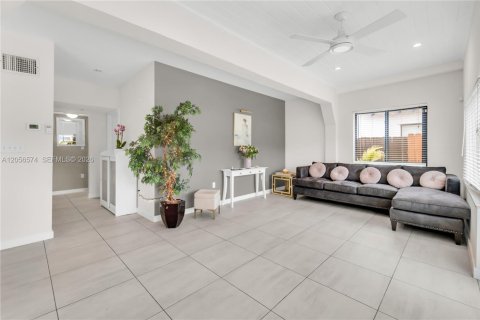 House in Fort Lauderdale, Florida 3 bedrooms, 98.76 sq.m. № 2276013 - photo 5
