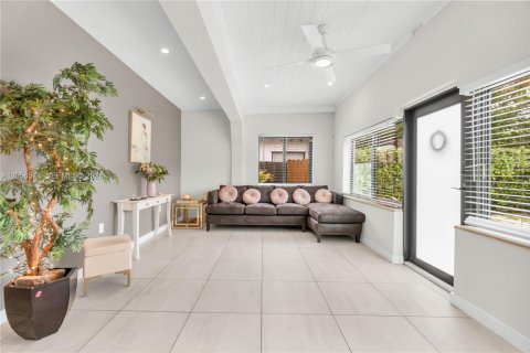 House in Fort Lauderdale, Florida 3 bedrooms, 98.76 sq.m. № 2276013 - photo 6