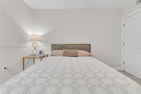 House in Fort Lauderdale, Florida 3 bedrooms, 98.76 sq.m. № 2276013 - photo 15