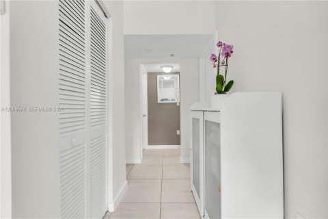 House in Fort Lauderdale, Florida 3 bedrooms, 98.76 sq.m. № 2276013 - photo 22