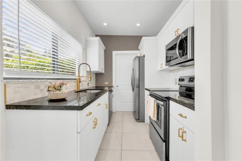 House in Fort Lauderdale, Florida 3 bedrooms, 98.76 sq.m. № 2276013 - photo 10