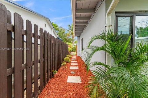 House in Fort Lauderdale, Florida 3 bedrooms, 98.76 sq.m. № 2276013 - photo 26