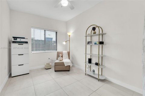 House in Fort Lauderdale, Florida 3 bedrooms, 98.76 sq.m. № 2276013 - photo 18