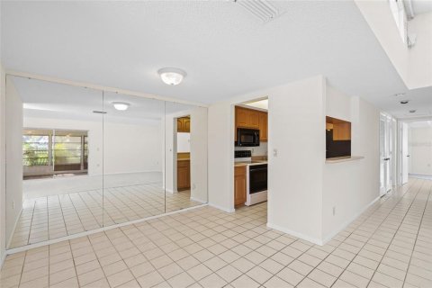 Condo in Sarasota, Florida, 2 bedrooms  № 1534238 - photo 9