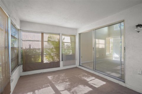 Condo in Sarasota, Florida, 2 bedrooms  № 1534238 - photo 14