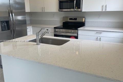 Adosado en alquiler en Miami, Florida, 3 dormitorios № 1952071 - foto 5