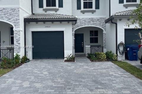 Adosado en alquiler en Miami, Florida, 3 dormitorios № 1952071 - foto 1