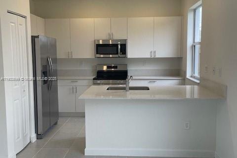 Adosado en alquiler en Miami, Florida, 3 dormitorios № 1952071 - foto 4