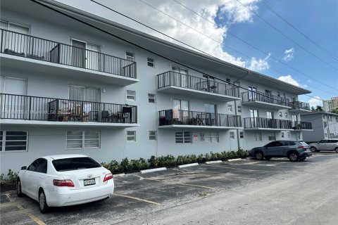 Снять в аренду кондоминиум в Халландейл-Бич, Флорида 1 спальня, 61.13м2, № 1977549 - фото 2