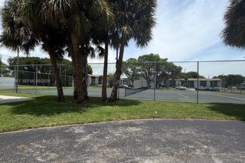 Condo in Cutler Bay, Florida, 1 bedroom № 2086401 - photo 6