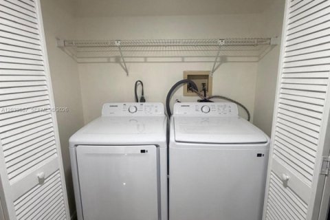 Condo in Cutler Bay, Florida, 1 bedroom № 2086401 - photo 13