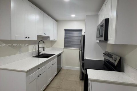 Condo in Cutler Bay, Florida, 1 bedroom № 2086401 - photo 15