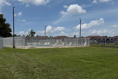 Condo in Cutler Bay, Florida, 1 bedroom № 2086401 - photo 3