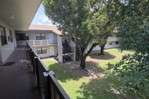 Condo in Cutler Bay, Florida, 1 bedroom № 2086401 - photo 4