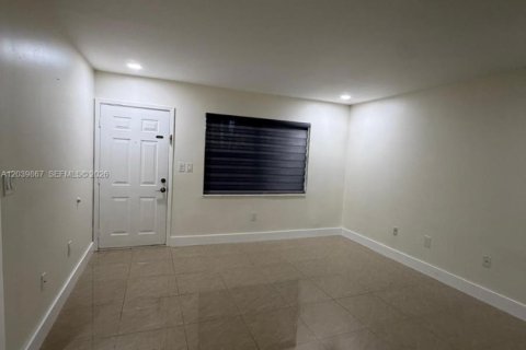 Condo in Cutler Bay, Florida, 1 bedroom № 2086401 - photo 18