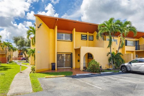Touwnhouse à Miami, Floride 3 chambres, 161.37 m2 № 2153933