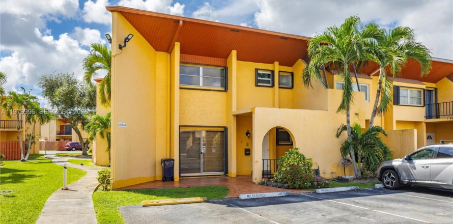 Touwnhouse à Miami, Floride 3 chambres, 161.37 m2 № 2153933
