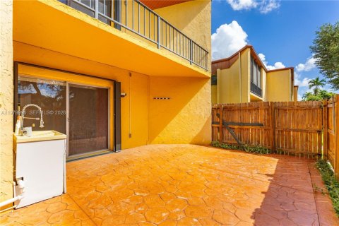 Touwnhouse à vendre à Miami, Floride: 3 chambres, 161.37 m2 № 2153933 - photo 29