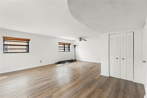 Touwnhouse à vendre à Miami, Floride: 3 chambres, 161.37 m2 № 2153933 - photo 3