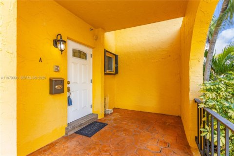 Touwnhouse à vendre à Miami, Floride: 3 chambres, 161.37 m2 № 2153933 - photo 2