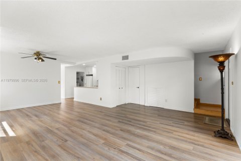 Touwnhouse à vendre à Miami, Floride: 3 chambres, 161.37 m2 № 2153933 - photo 4