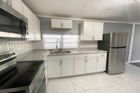 House in Fort Meade, Florida 3 bedrooms, 146.88 sq.m. № 2155379 - photo 7