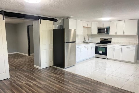House in Fort Meade, Florida 3 bedrooms, 146.88 sq.m. № 2155379 - photo 14