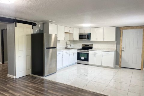 House in Fort Meade, Florida 3 bedrooms, 146.88 sq.m. № 2155379 - photo 8