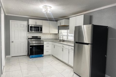 House in Fort Meade, Florida 3 bedrooms, 146.88 sq.m. № 2155379 - photo 5