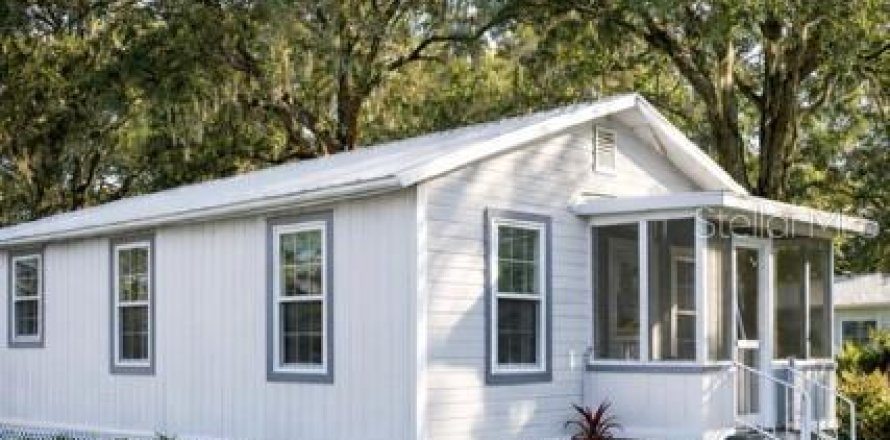 House in Fort Meade, Florida 3 bedrooms, 146.88 sq.m. № 2155379
