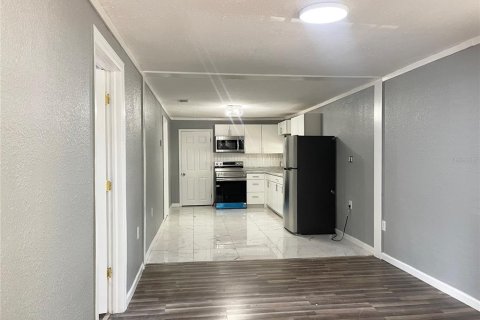 House in Fort Meade, Florida 3 bedrooms, 146.88 sq.m. № 2155379 - photo 3