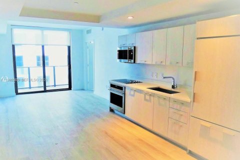 Снять в аренду кондоминиум в Майами, Флорида 1 спальня, 63.55м2, № 2055583 - фото 1