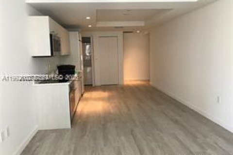 Снять в аренду кондоминиум в Майами, Флорида 1 спальня, 63.55м2, № 2055583 - фото 2