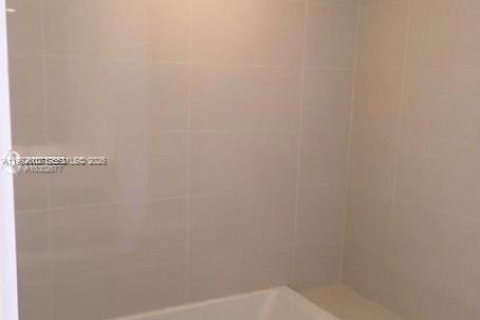 Снять в аренду кондоминиум в Майами, Флорида 1 спальня, 63.55м2, № 2055583 - фото 11