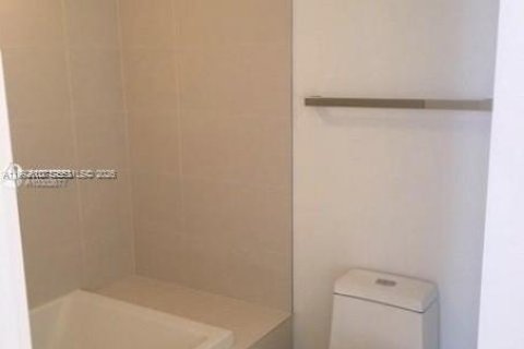 Снять в аренду кондоминиум в Майами, Флорида 1 спальня, 63.55м2, № 2055583 - фото 12