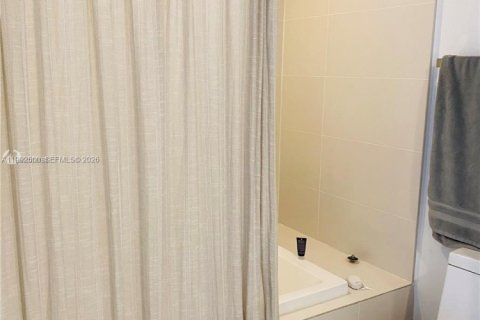 Снять в аренду кондоминиум в Майами, Флорида 1 спальня, 63.55м2, № 2055583 - фото 4