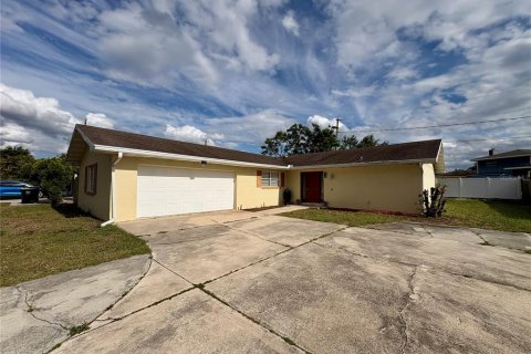 Villa ou maison à louer à Winter Haven, Floride: 3 chambres, 154.59 m2 № 2115827 - photo 2