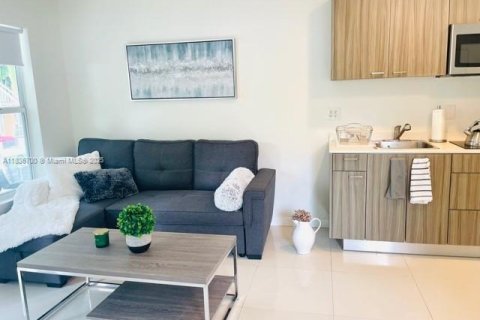 Condo in Miami Beach, Florida, 1 bedroom  № 1822079 - photo 1