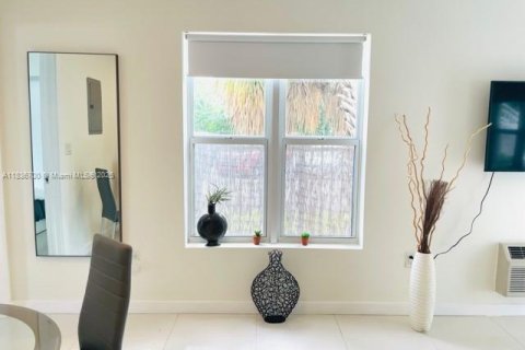 Condo in Miami Beach, Florida, 1 bedroom  № 1822079 - photo 15