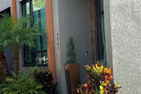 Adosado en alquiler en Tampa, Florida, 3 dormitorios, 149.85 m2 № 1870496 - foto 1