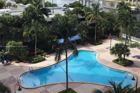 Купить кондоминиум в Санни-Айлс-Бич, Флорида 1 спальня, 92.9м2, № 1955280 - фото 1