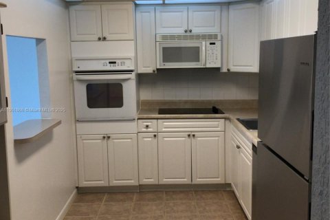 Купить кондоминиум в Санни-Айлс-Бич, Флорида 1 спальня, 92.9м2, № 1955280 - фото 3