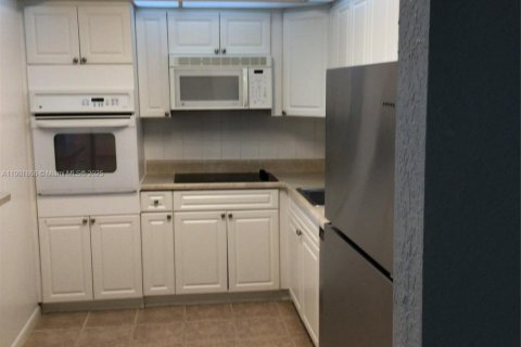 Купить кондоминиум в Санни-Айлс-Бич, Флорида 1 спальня, 92.9м2, № 1955280 - фото 4