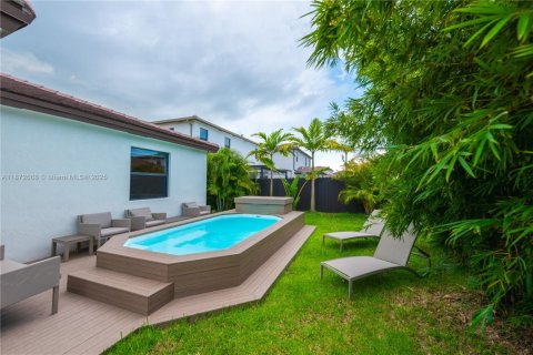 Villa ou maison à vendre à Miami, Floride: 4 chambres, 176.89 m2 № 1927963 - photo 12