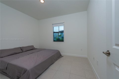 Villa ou maison à vendre à Miami, Floride: 4 chambres, 176.89 m2 № 1927963 - photo 18