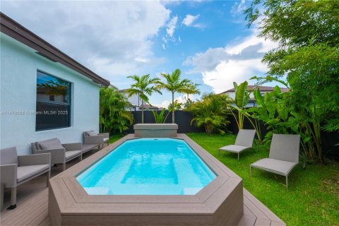 Villa ou maison à vendre à Miami, Floride: 4 chambres, 176.89 m2 № 1927963 - photo 13